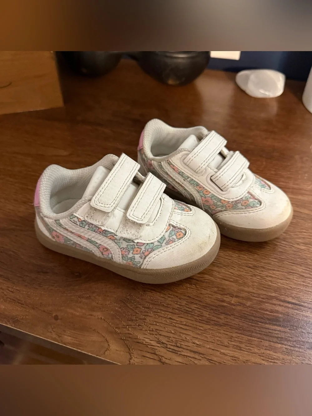 Cat & Jack Toddler Girl’s Size 6 White and Pink Floral Velcro Sneaker